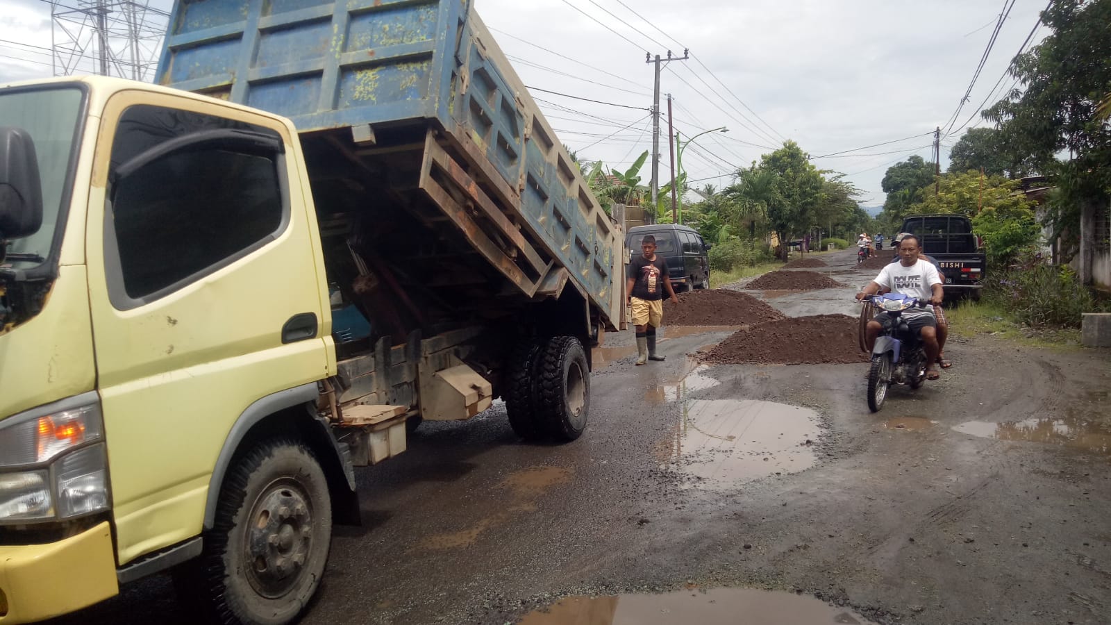 Pengurukan-Jalan-Sekitar-Pasar-Sonten-Sambimulyo